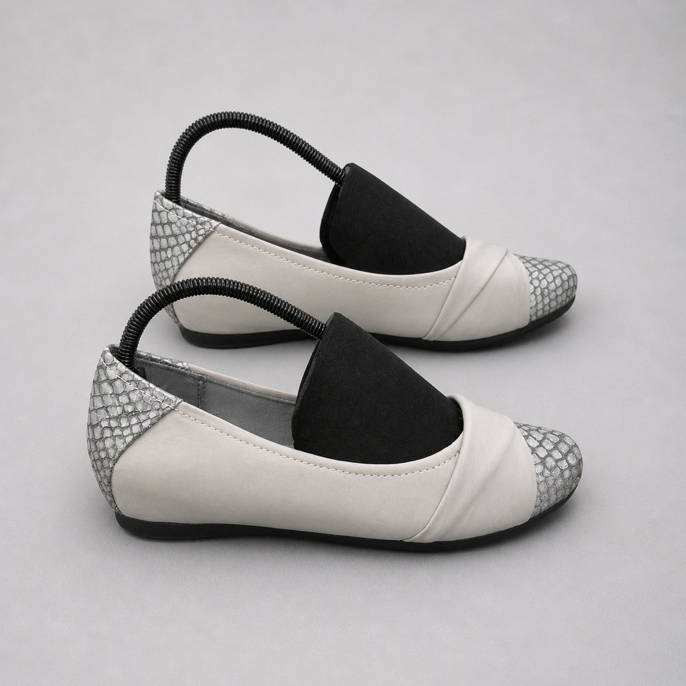 Baretraps Mitsy‎ Grey Silver Snakeskin Memory Foam Flats Size 8.5M